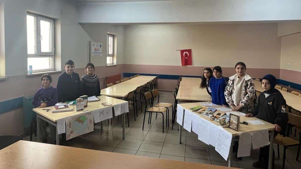 Türkçe öğretmenimiz Oğuzcan YILDIZ'ın Rehberliğinde Sınıflar Arası Münazara Yarışması Yapıldı.